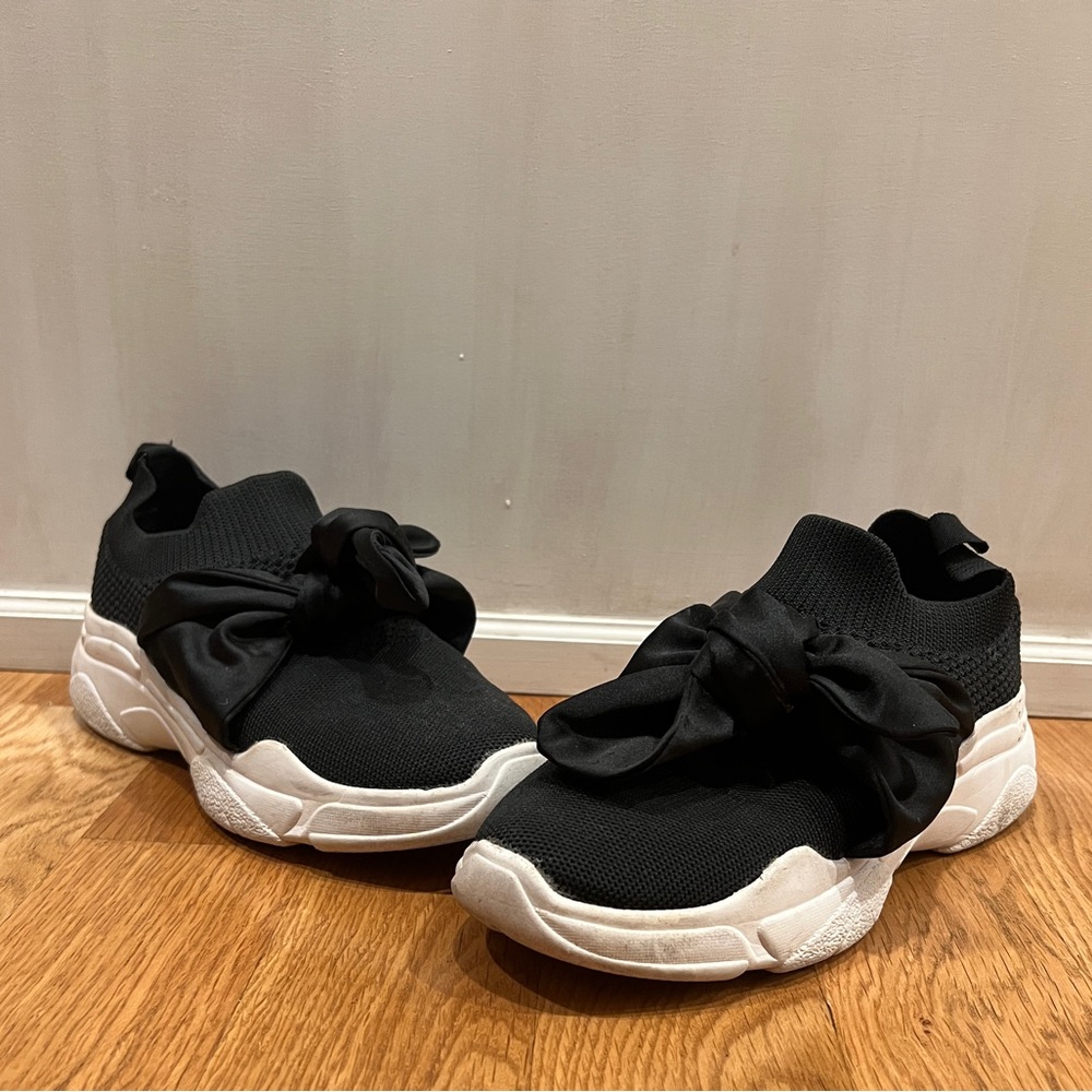 Bow sock shoes - size women’s 8